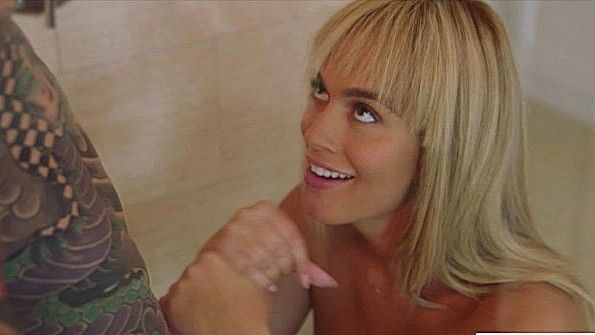 Девочка-крошка из пальчиковой драмы на собрании