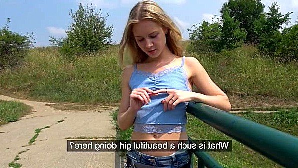 Он задирает юбку девушки и кончает во влагалище