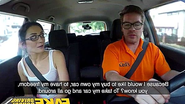 Блондинка занимается анальным сексом с двумя парнями одновременно