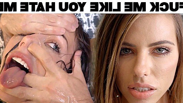 Грудастая шлюха с трудом спит вместе с парнем и получает оргазм