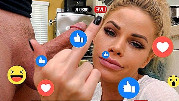 Мой отчим вошёл в меня. Я притворяюсь его замужней женщиной