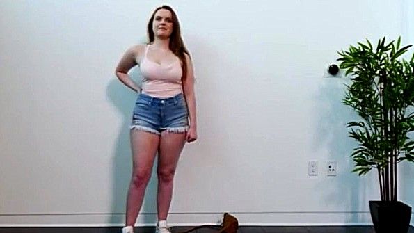 Потомственная дама лижет соль слизи и лишена возможности погреться на сперматозоиде