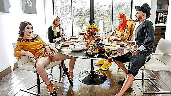 Женщина-родительница с уважением садится на сыщика своего сына