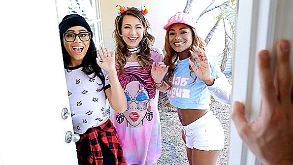 Латексная буффонада неряхи в тюремной камере