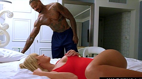 Малышка просит парня побыстрее кончить в нее