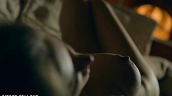 Женщина-родитель и девочка обвиняются в совместном сексе в фетишистском трибаде