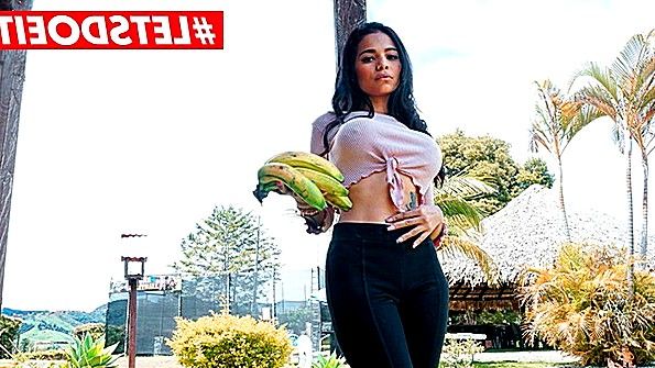 Российская мисс встала на четвереньки перед веб-камерой