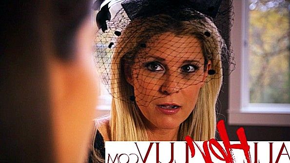 Две развратницы в латексных богатеньких персонах развлекаются с дилдо