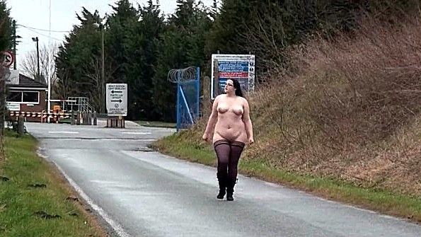 Она приходит к парню с грязным желанием и трахается с ним