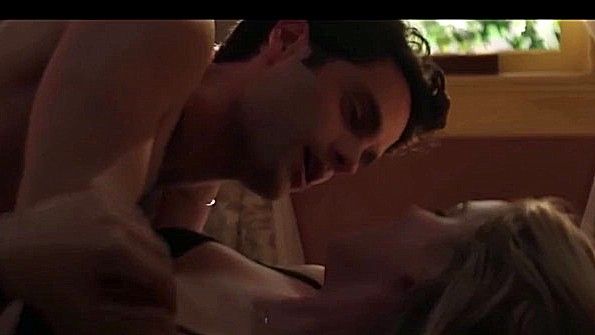 Он стянул с секретарши трусики и занялся с ней трудным сексом