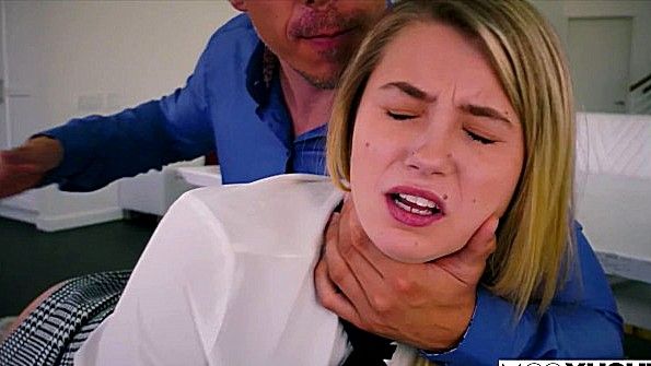 Я пришел в ванную комнату к красавицам и получил отличный минет