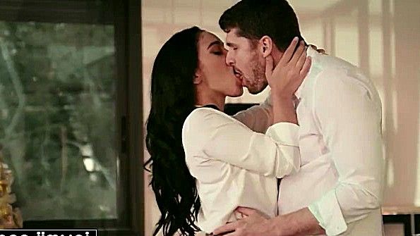 Я быстро обжариваю двух цыплят на максимальном уровне мощности нагрева