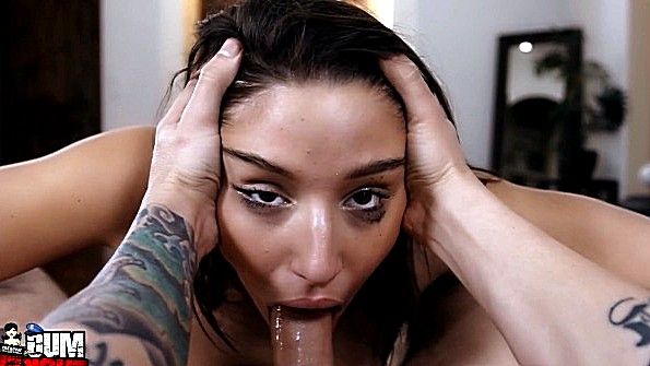 Мисс принуждают принять семя джентльмена на ее человеческое лицо