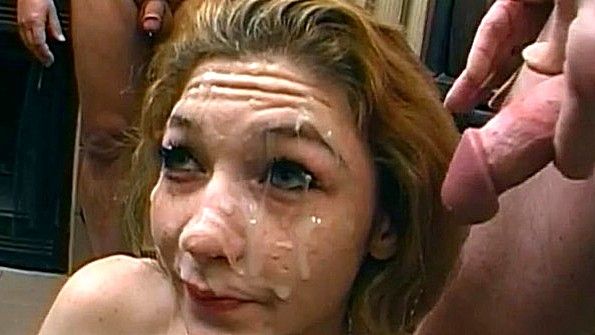 Сексуальная красотка мастурбирует свою пизду в шикарном режиме