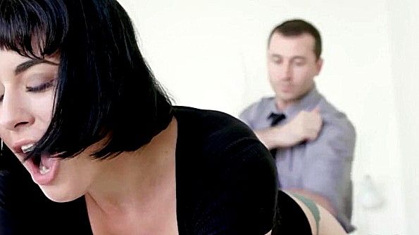 Мой отчим снова принял меня за маму, и теперь мне трудно спать вместе. Русский секс