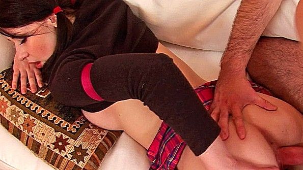 Игривая мисс раздевается и жадно трахается