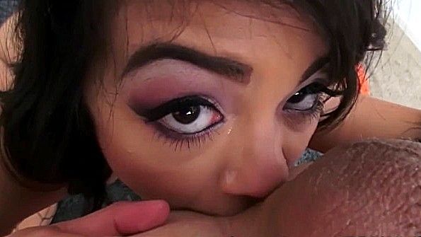 У меня появился интерес к русской девушке, и мы спали с ней в заднице