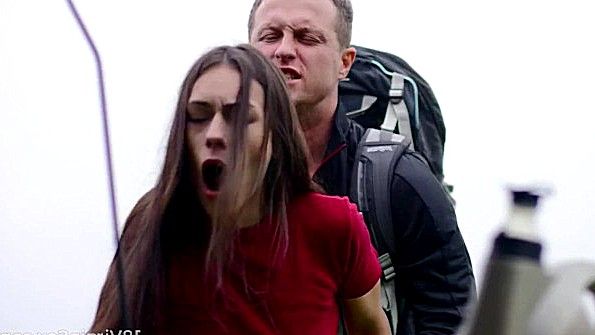 Сестра пришла в ванную к своему кровному брату и занялась с ним сексом