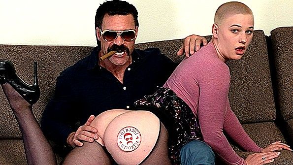 Сексуальная блондинка готова к горячему траху