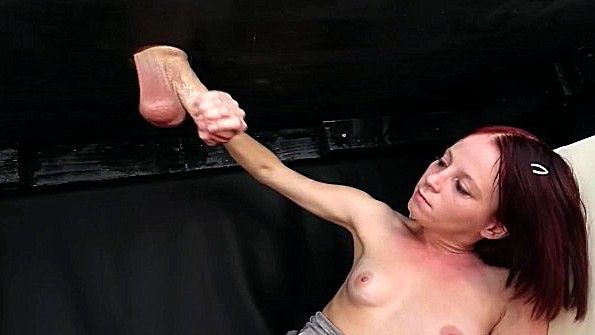 Красавица готова лично мастурбировать на фотокамеру