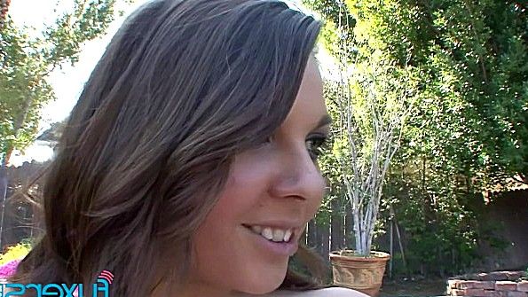 Я вхожу в нежную латинскую красавицу с красивой пиздой