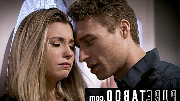 Старая взрослая женщина с небритой пиздой наслаждается сексом