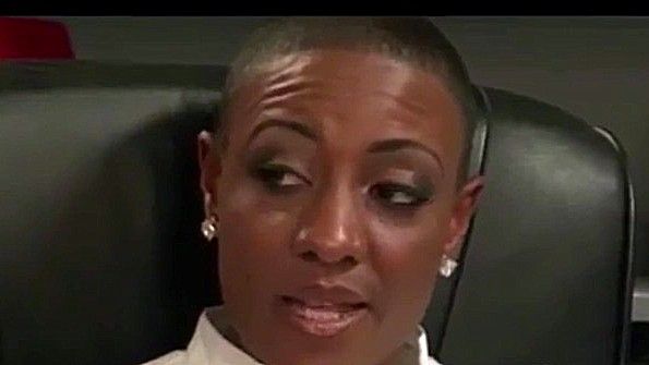 Сестра и ее подруга испытывают сычужный сапог ее брата