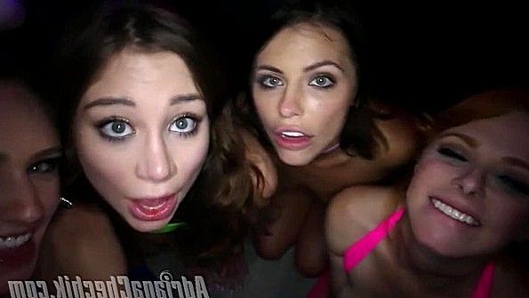 Уборка квартиры превращается в групповой секс