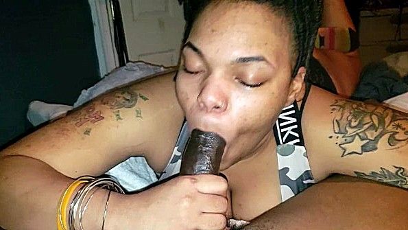 Развратная замужняя женщина трахается с официантом отеля