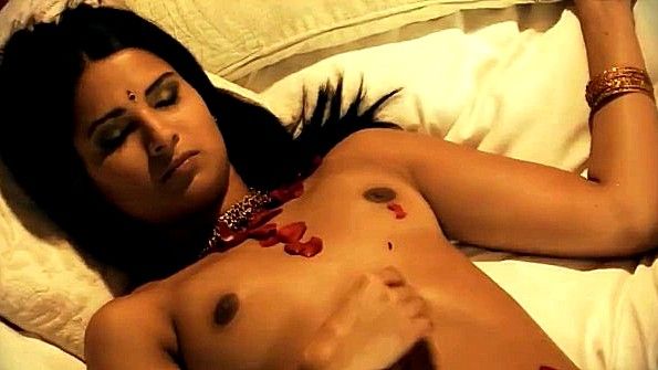 Она прошла путь от вибратора и лишений до открытого секса