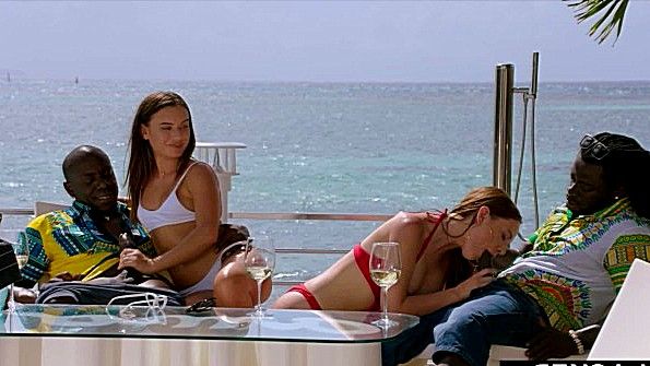 Развратная мисс обожает свой вибратор