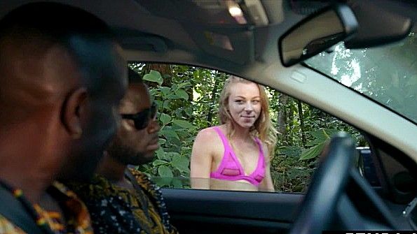 Я бужу свою девушку утром и занимаюсь с ней страстным сексом