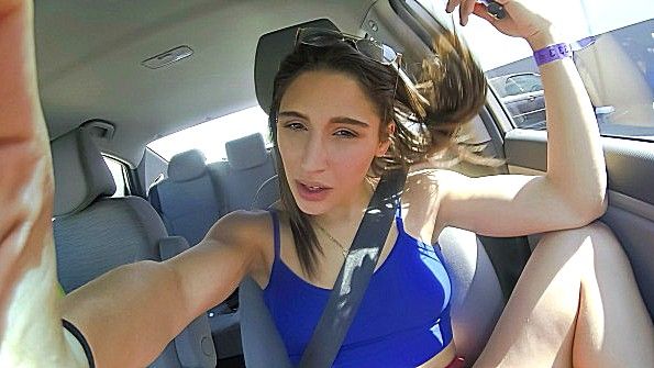 Хозяин помогает французской служанке заниматься онанизмом