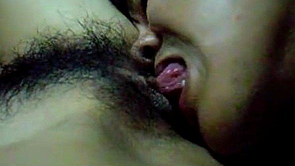 Две шлюхи жестко занимались сексом с чернокожим парнем