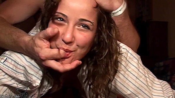 Великолепная немецкая проститутка трахается с мужчинами