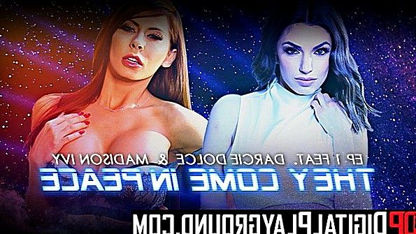 Я жду, когда парень кончит в постель, и спускаюсь, чтобы подарить ему себя