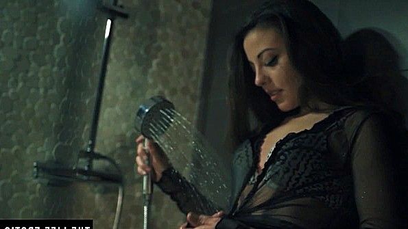 После этого женщина в коже трахает раба страпоном