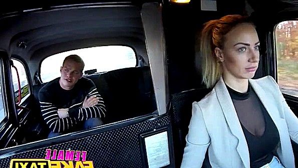 Шлюха рада трахаться со своим новым парнем