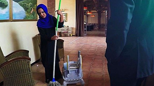 Чернокожий мужчина помогает мужу трахнуть его горячую замужнюю женщину