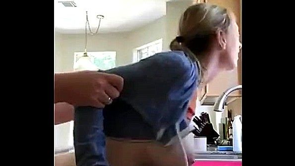 Чернокожая взрослая женщина желает трахаться с ремонтником