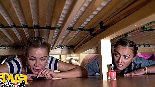 Девушка рада жаркому сексу с богатым человеком на их празднике