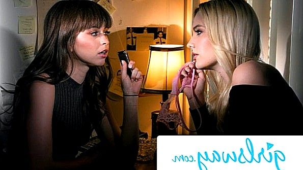 Он ласкает половые губы и трахает шлюху в эпикурейском стиле