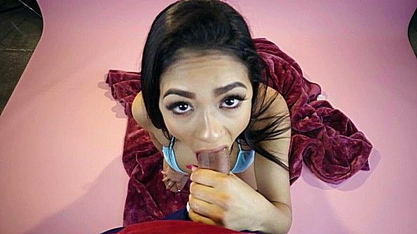 Лесбиянки празднуют Святки своим балаганным весельем