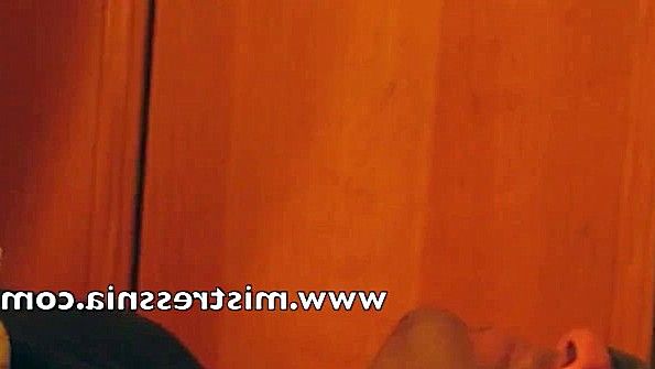 Оргия в коридоре со стриптизершей и сексом во время орального осмотра