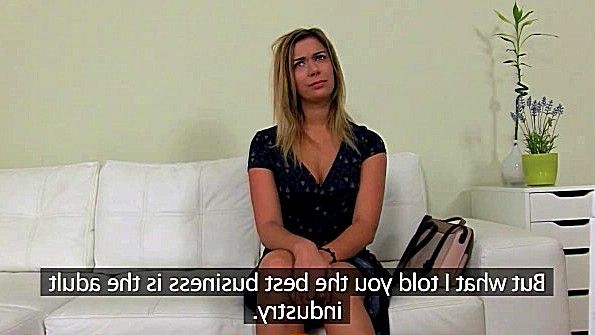 Связать потомство сучка готова прыгнуть к своему маэстро