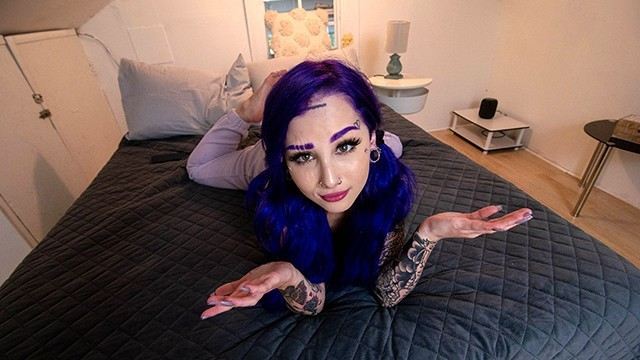 Возбудившись после мытья машины, она трахнулась с парнем