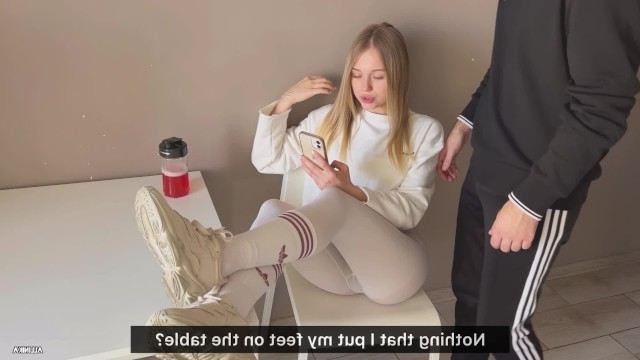 Арабская красавица боится сесть на большой черный член