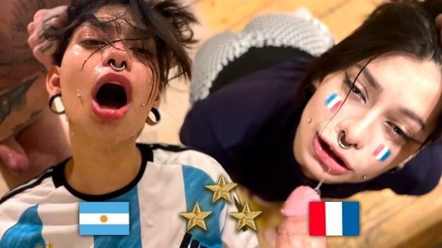 Он раздевает свою девушку догола и готовится заняться с ней сексом