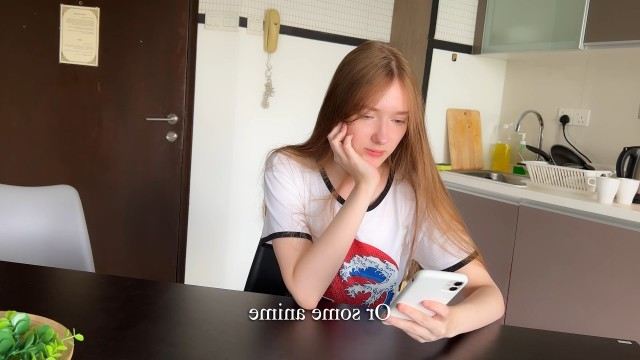 Взрослая азиатка в сапогах устраивает настоящую оргию