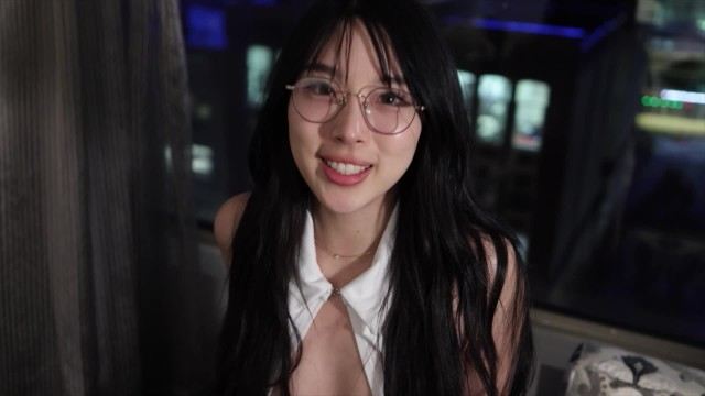 Три девушки медленно сосут половой член после ласк в трибаде